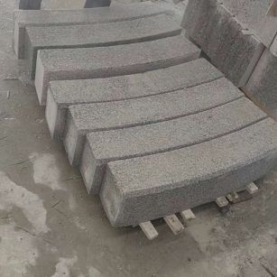 菏泽芝麻白弧形路牙石