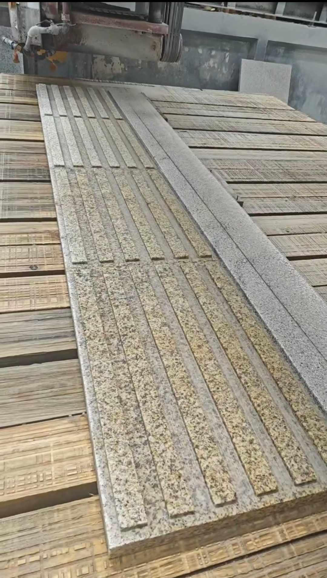 菏泽黄金麻盲道石 盲条