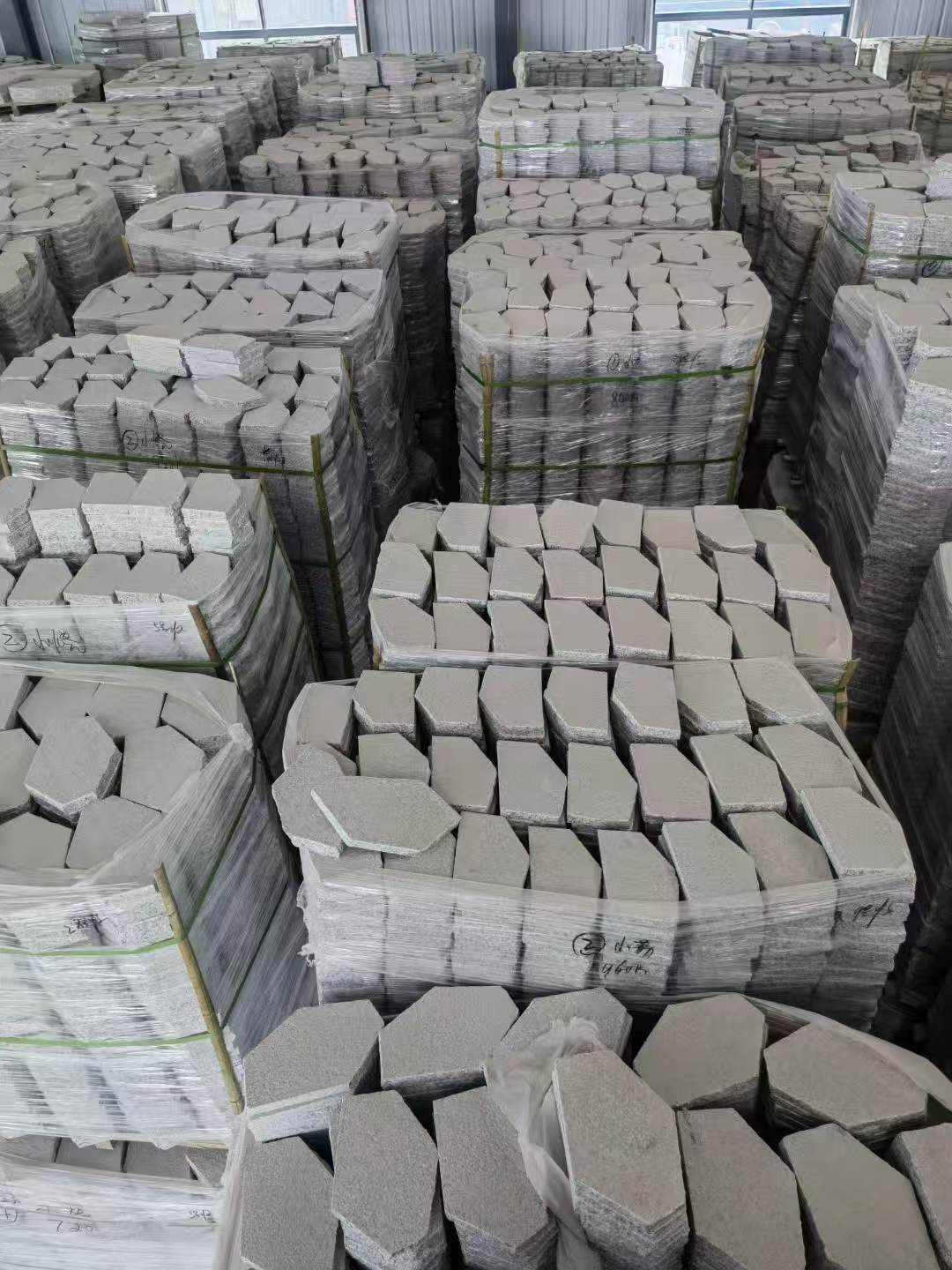 菏泽芝麻白石材冰裂纹，碎拼。