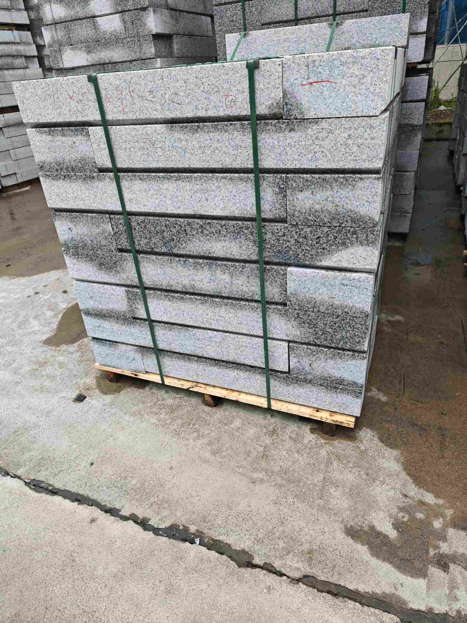 菏泽芙蓉白路牙石，马路牙子