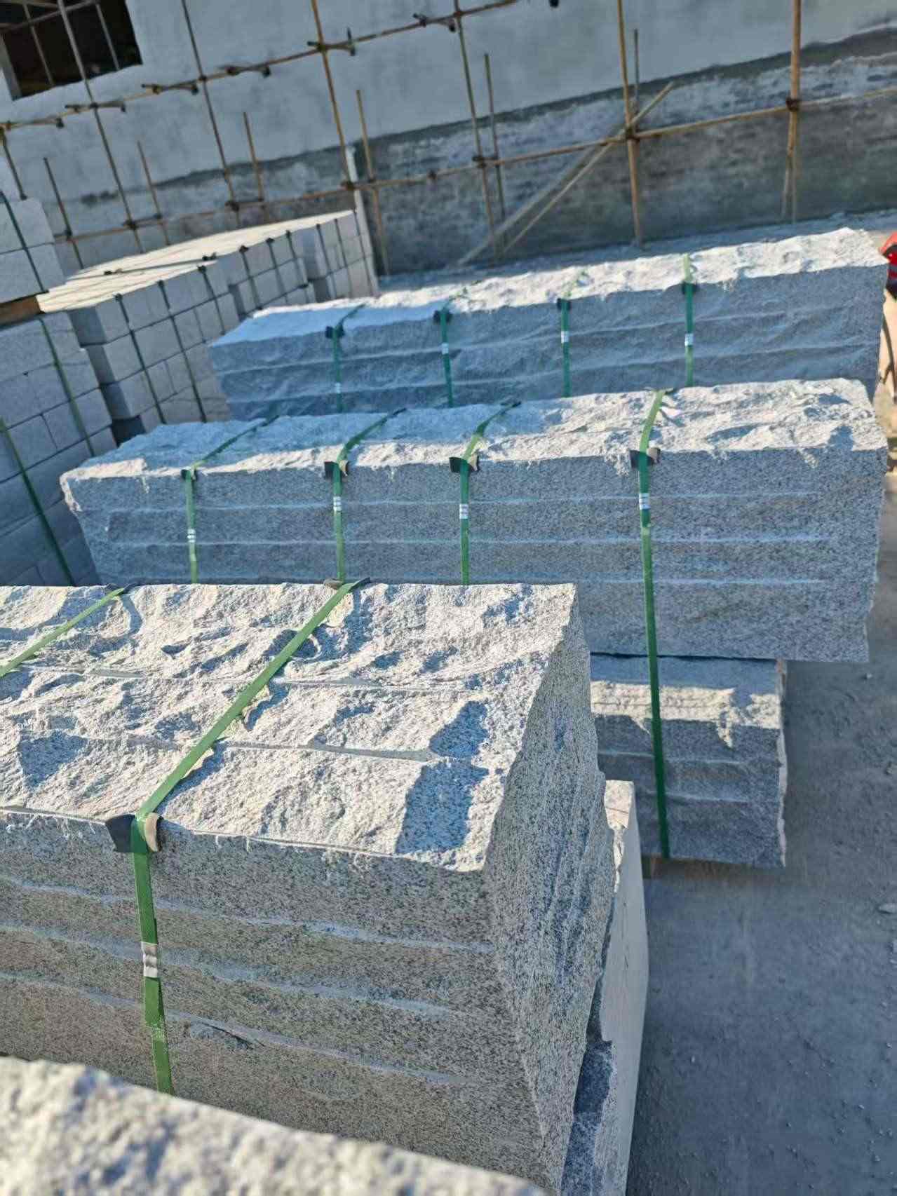 菏泽芝麻白自然面整石 坐凳