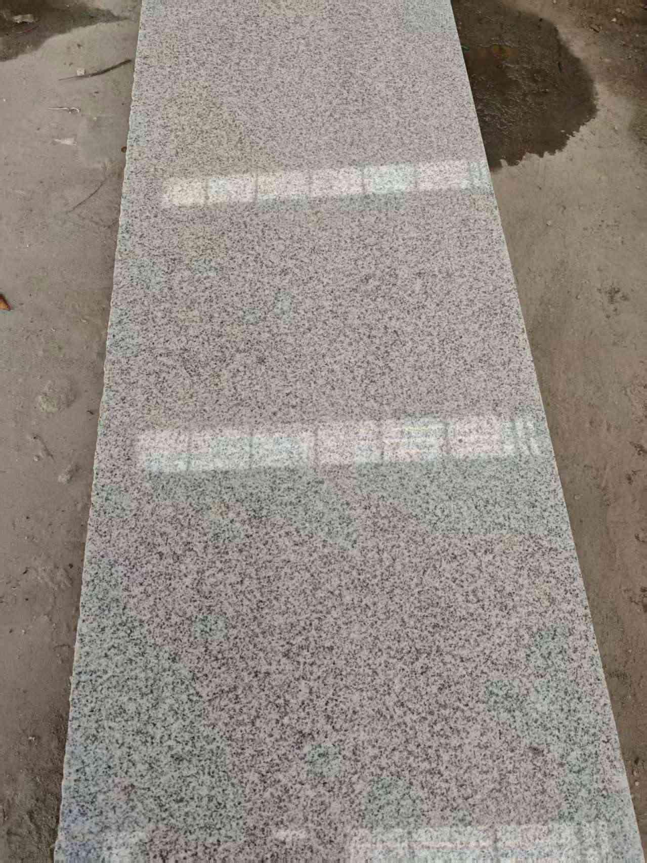 菏泽芝麻白光面毛板